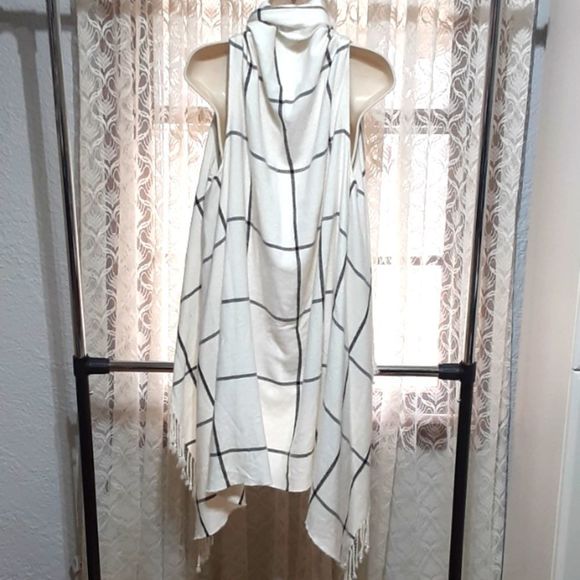 Plaid Cardigan/ overthrow/ shrug for Woman! One size fits most. - Picture 6 of 9